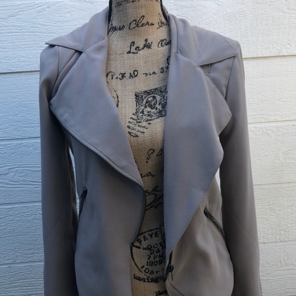 Gray blazers - Picture 2 of 6